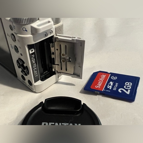 BRAND NEW Pentax digital camera/video camera w/ pop-up flash & storage drive! - Picture 7 of 14